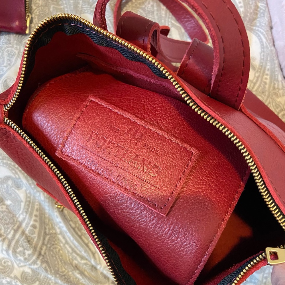 Portland Leather Vibrant Red Flamenco 💃 Laptop Backpack - Picture 9 of 13